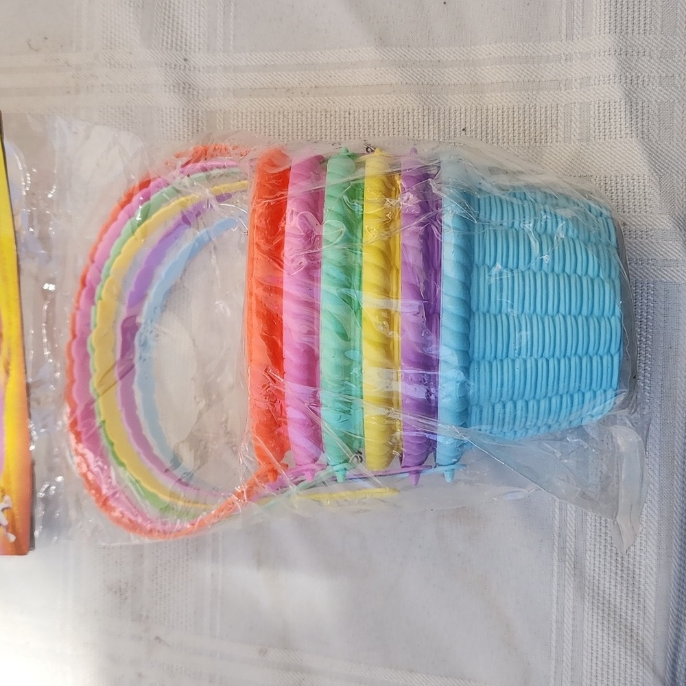 Six - Pack of 6 Easter Party Baskets - Picture 3 of 7